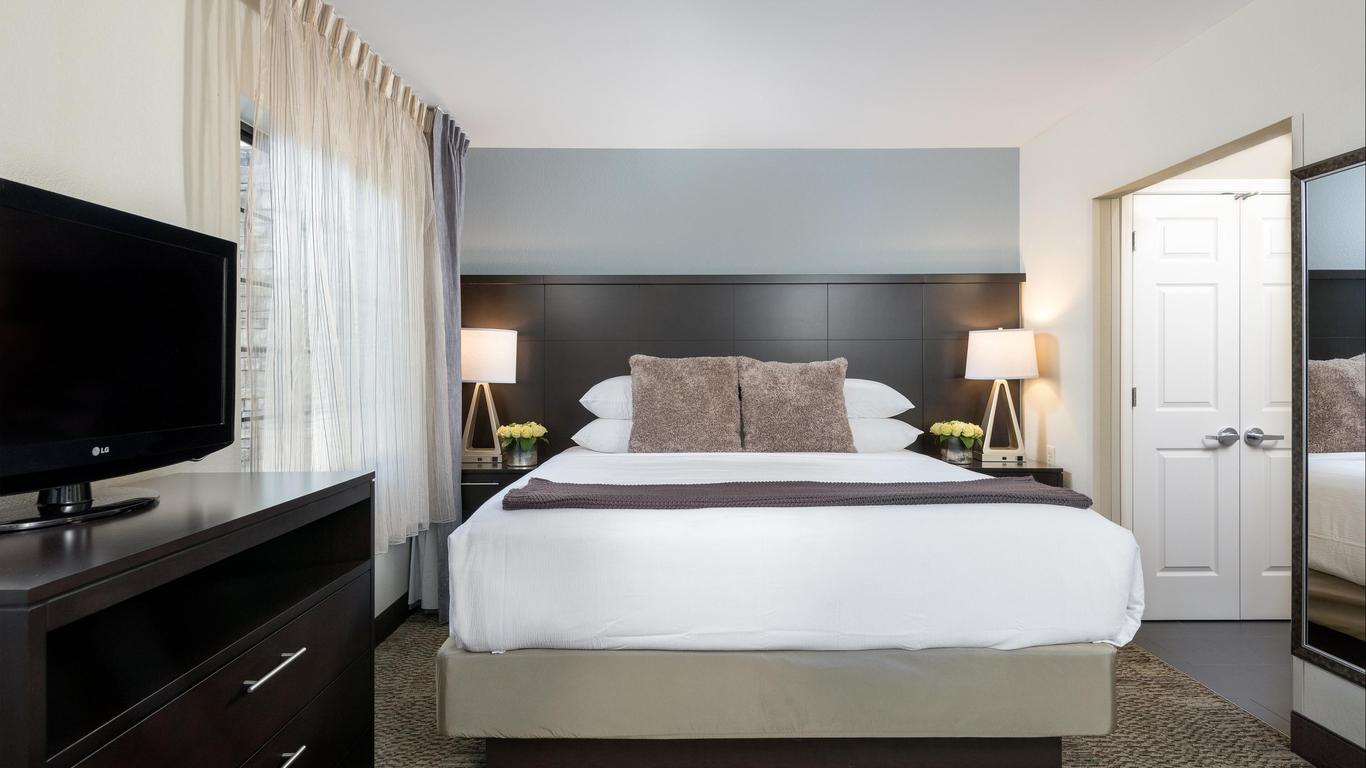 Staybridge Suites Chantilly Dulles Airport, An IHG Hotel