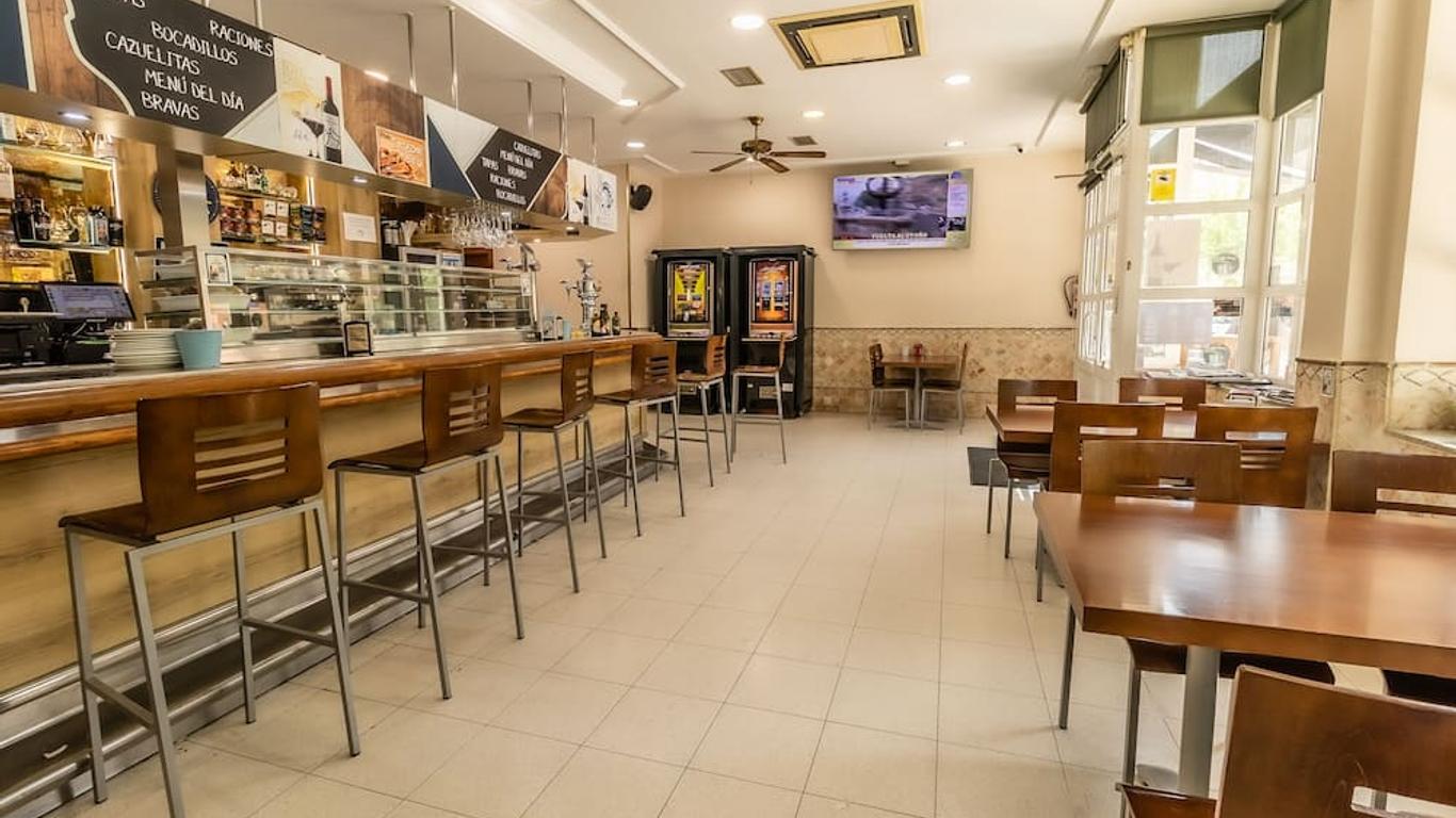 Hostal - Restaurante La Buena Villa by Vivere Stays