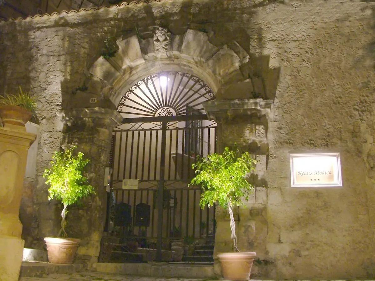 Entrada del hotel
